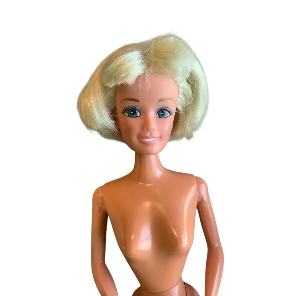 M&C Barbie Style Doll w/ Twist N Turn Bendable Nude Short Hair Bob Vintage D14‎